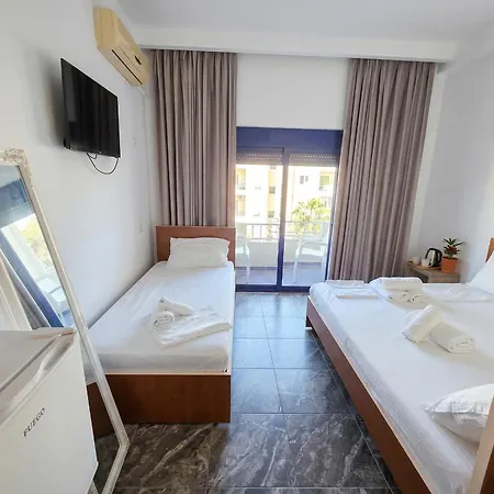 Hotell Bluebalcony Golem (Tirana)